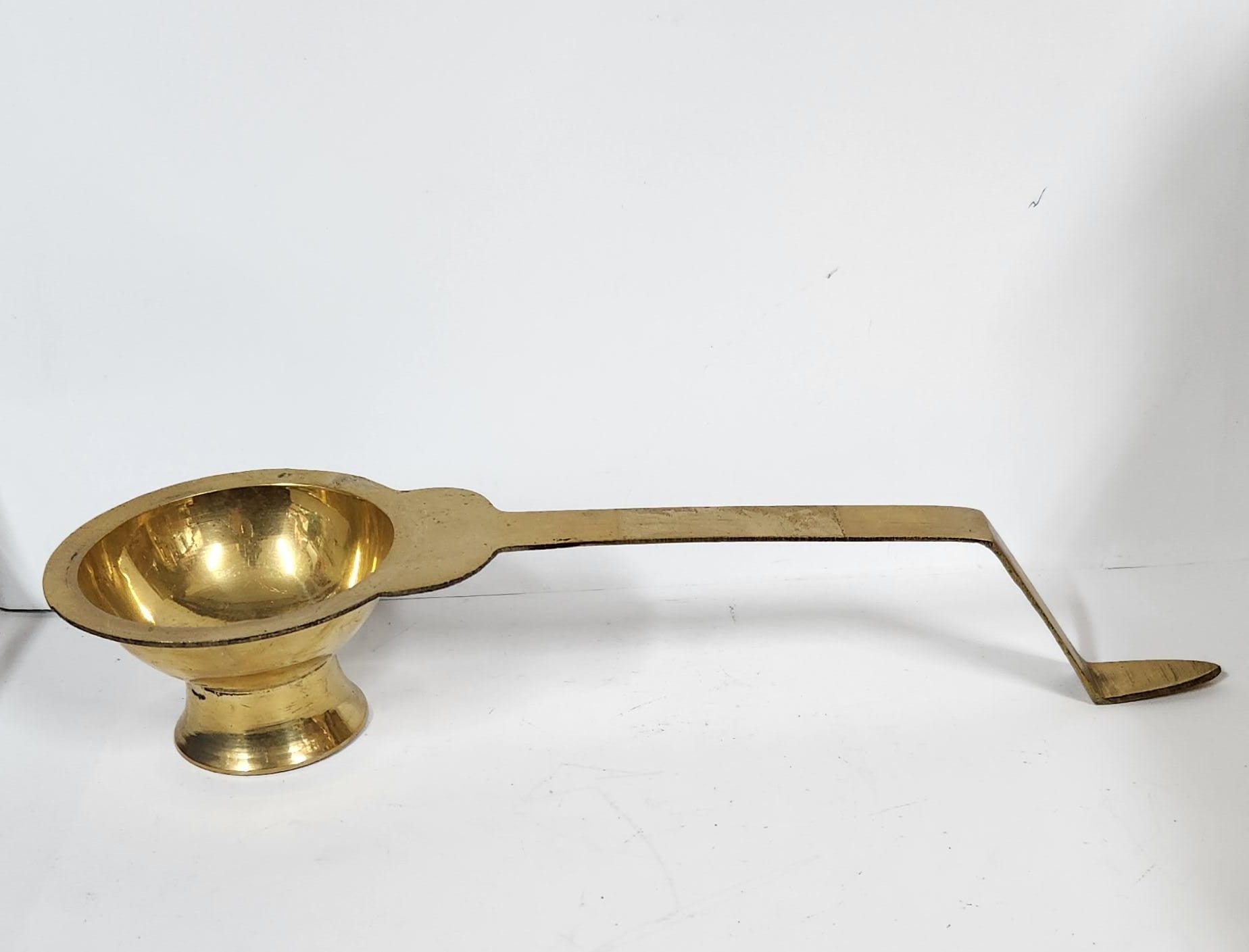 Brass Kapur/Sudam Arti Holder With Handle - (M) Size