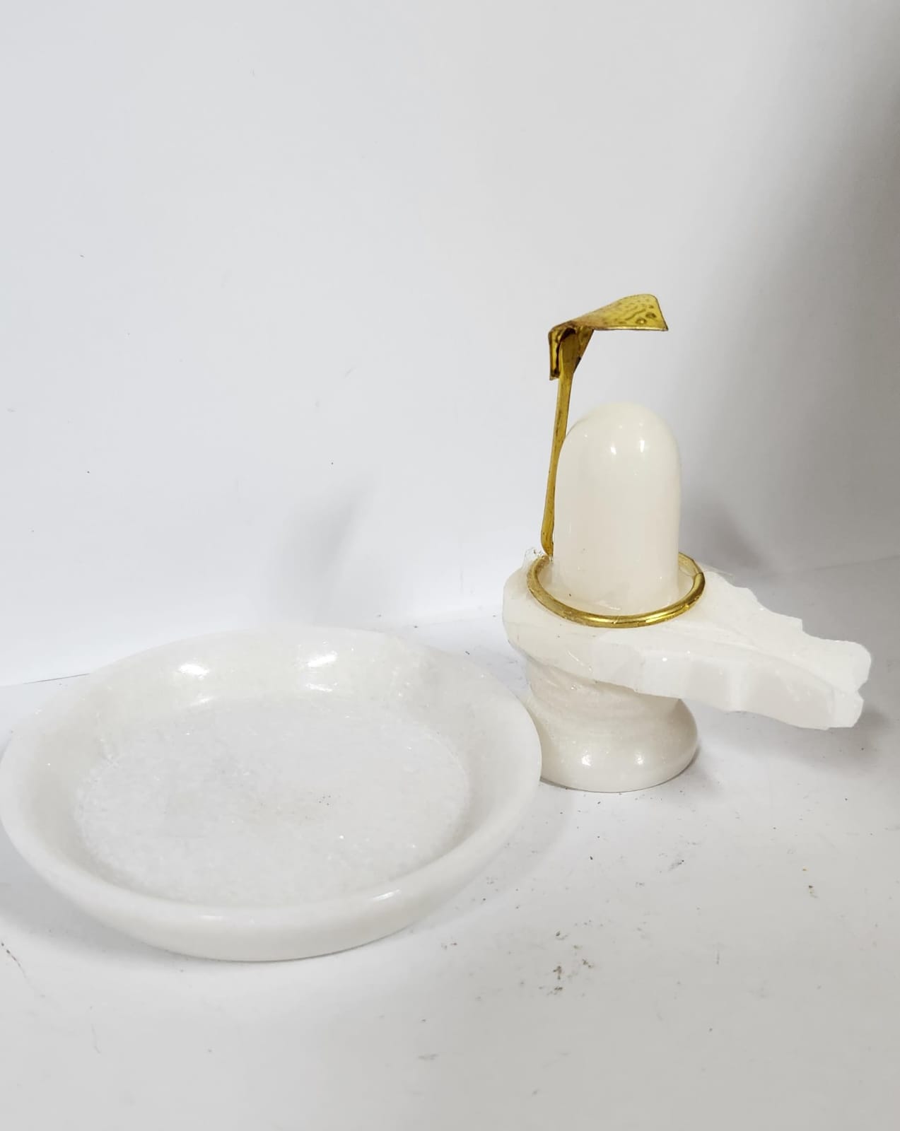 WHITE  MARBLE STONE SHIVLING WITH BASE PLATE (S) - H 8cm