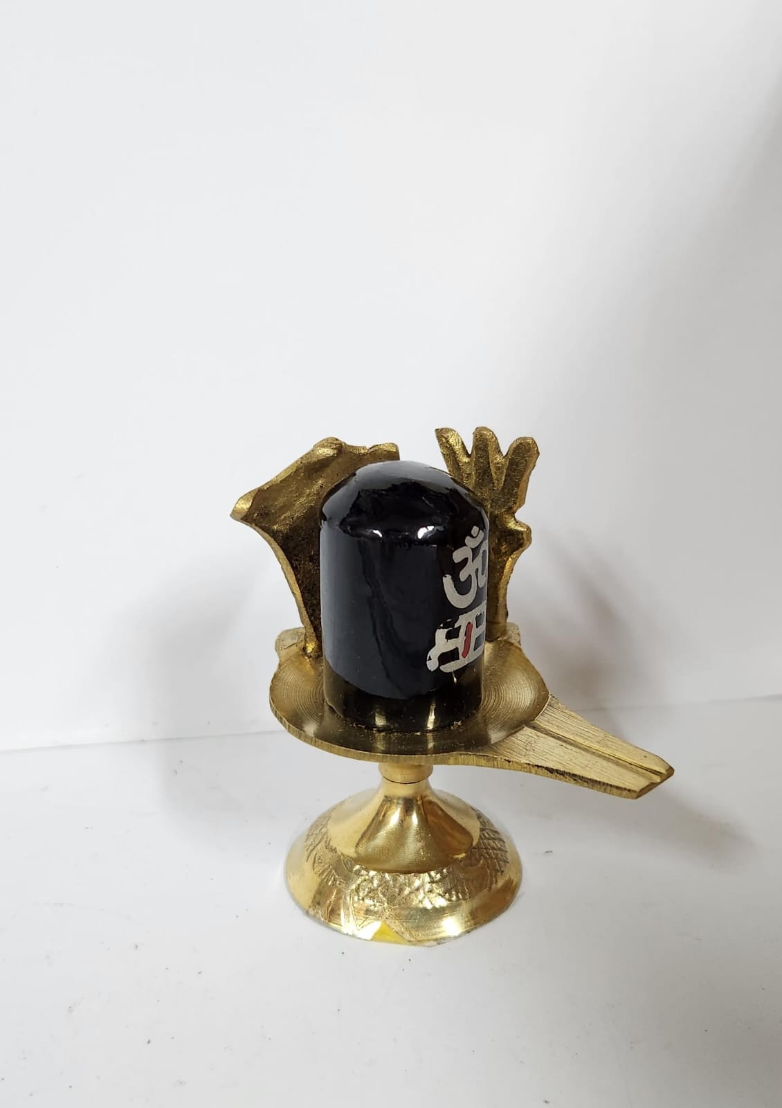 BLACK STONE SHIVLING WITH BRASS STAND (S) - H 7CM
