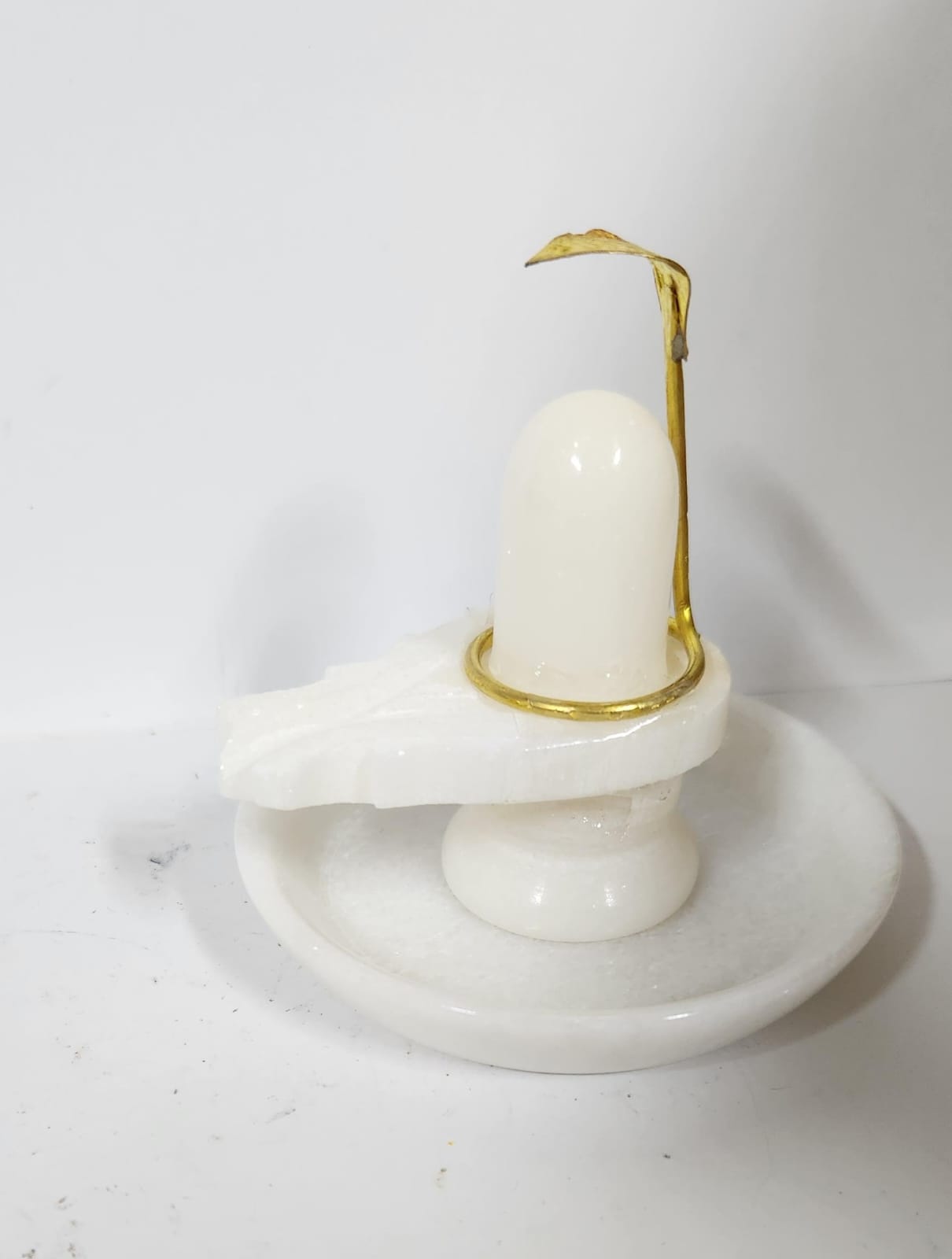 WHITE  MARBLE STONE SHIVLING WITH BASE PLATE (S) - H 8cm